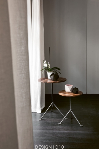 Magis_officina_low_table_ambient_multi_TV2281_TV2287_anthracite_walnut_03_lr.jpeg