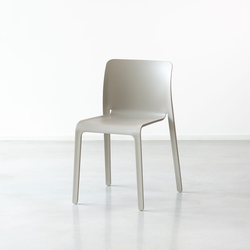 Magis_first_chair_ambient_beige_01_hr.jpg