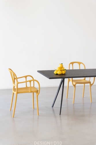 Magis_baguette_table_ambient_detail_TV1700_TV1770_black_dark-oak_mila-chair_SD2100_yellow_01_hr.jpg
