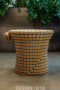 Stolik Zulu ręcznie pleciony w RPA - 52 x 52 x 50 cm