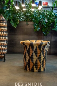 Stolik Zulu ręcznie pleciony w RPA - 52 x 52 x 50 cm