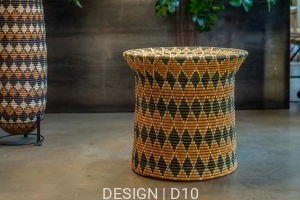 Stolik Zulu ręcznie pleciony w RPA - 52 x 52 x 50 cm